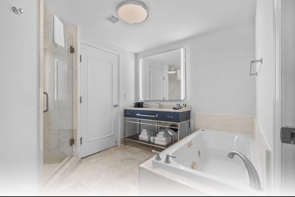 Fontainebleau Miami Beach Private Luxury Suites - photo 378