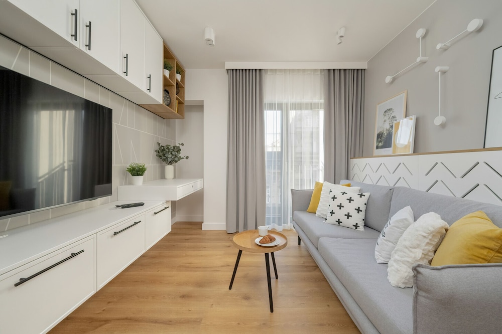 Lux Traugutta Apartment with Air Conditioning and Parking by Noclegi Renters — 4-Star Luxury Hotel in Wroclaw, Poland