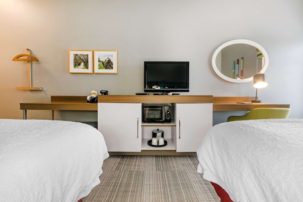 Hampton Inn Richmond - photo 13
