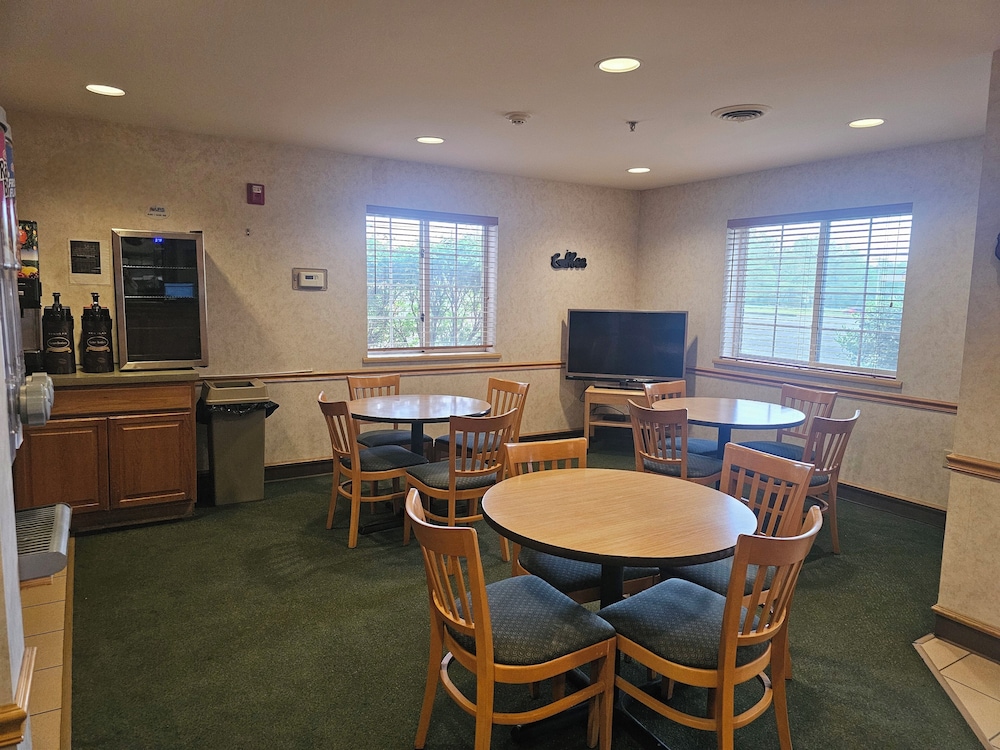 Super 8 by Wyndham Ava - photo 39
