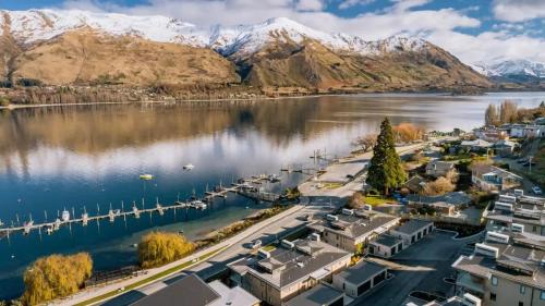 Luxury Lake View — 4-Star Luxury Hotel in Wanaka, New Zealand