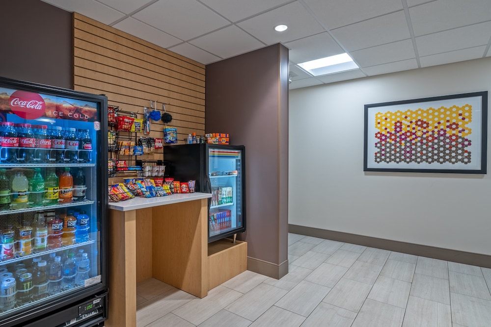 Holiday Inn Express Hotel & Suites Woodbridge by IHG - photo 31