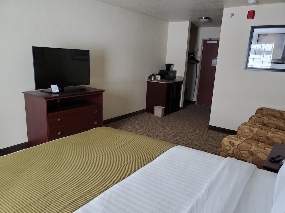 Cobblestone Inn & Suites Barron - photo 5