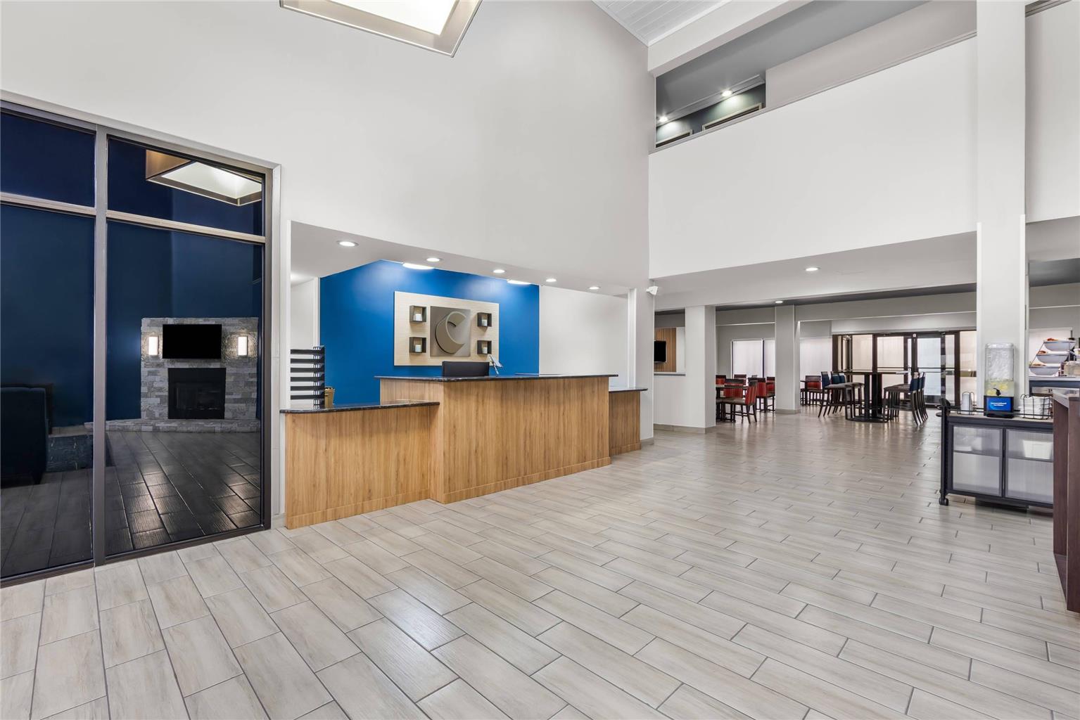 Comfort Suites London South - photo 12