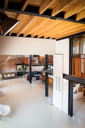 Loft Madeleine unieke locatie oude fabriek — hotel in Tielt