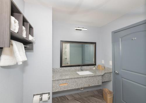 Jamestown inn & Suites - photo 22