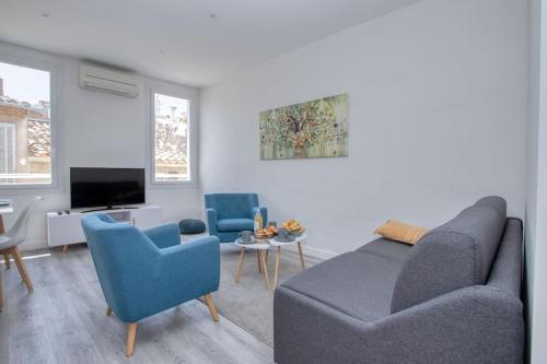 Cahino Deco Contemporaine Clim Parking in La Ciotat, France