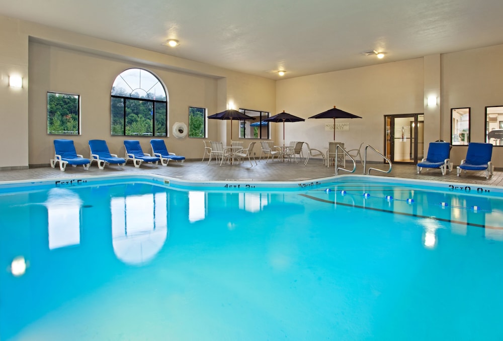 Holiday Inn Express Pittsburgh North by IHG - photo 36