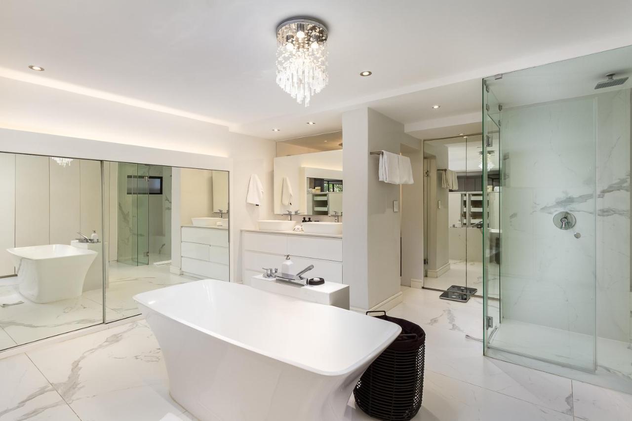 Horizon Sunset Camps Bay Apartment in Cape Town 2 Bedroom 3 Bathroom No Powercuts