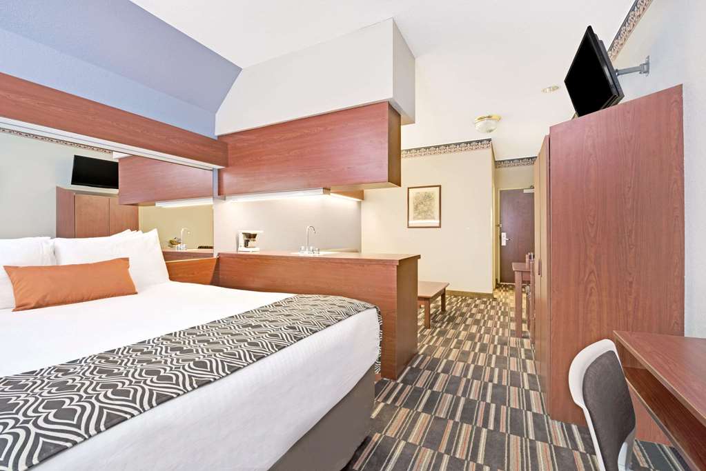 Microtel Inn & Suites by Wyndham Urbandale Des Moines - photo 9