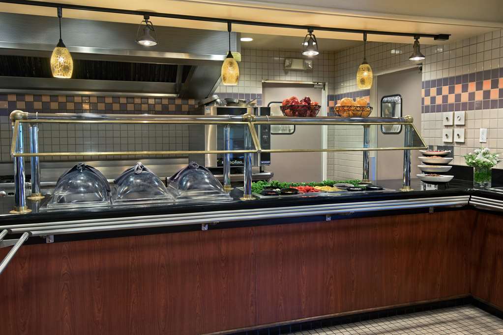 Oxford Suites Yakima - photo 15