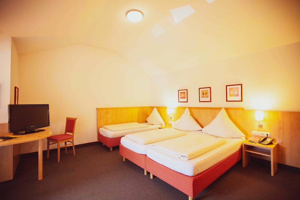 Hotel Alter Hof — Vaterstetten — photo 5