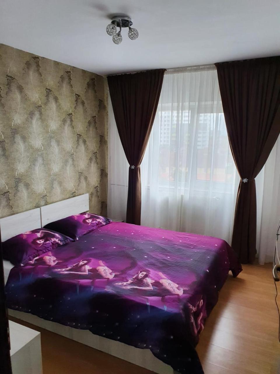 Apartament 3 camere central decomandat lux — 4-Star Luxury Hotel in Oradea, Romania