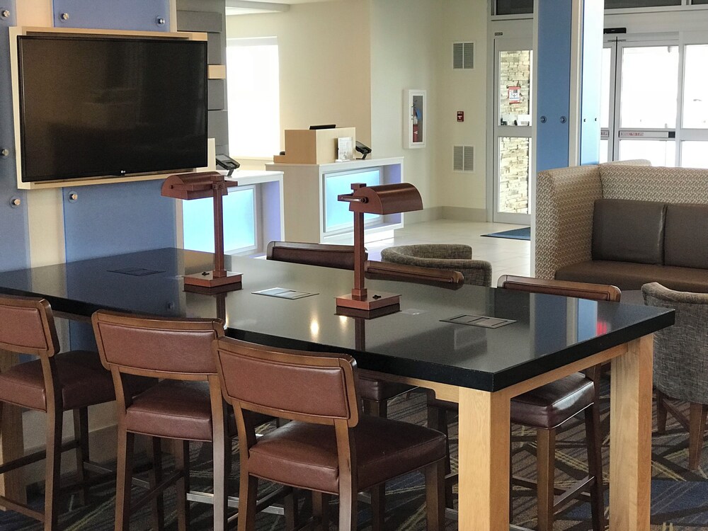 Holiday Inn Express & Suites Hannibal Medical Center by IHG - photo 29