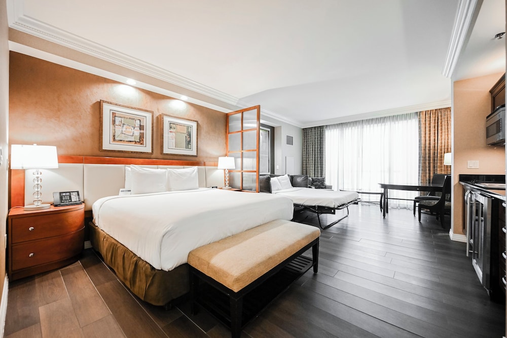 StripViewSuites at Signature - photo 57