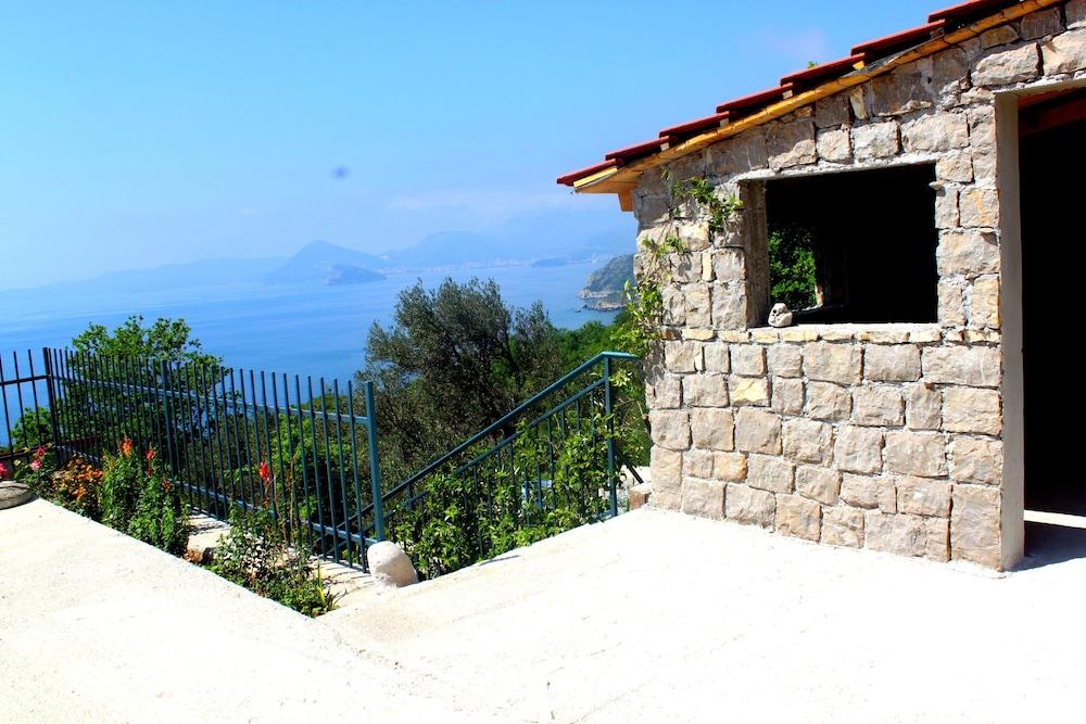 Blue Mediterranean — hotel in Petrovac Na Moru