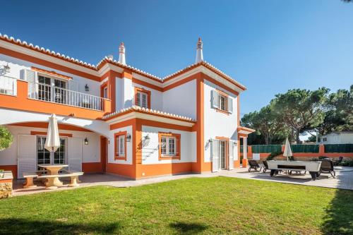 Private Villa Ribeiro I Heated Pool 4 Bed Bbq Ac Wifi Beach — 4-Star Luxury Hotel in Albufeira, Portugal