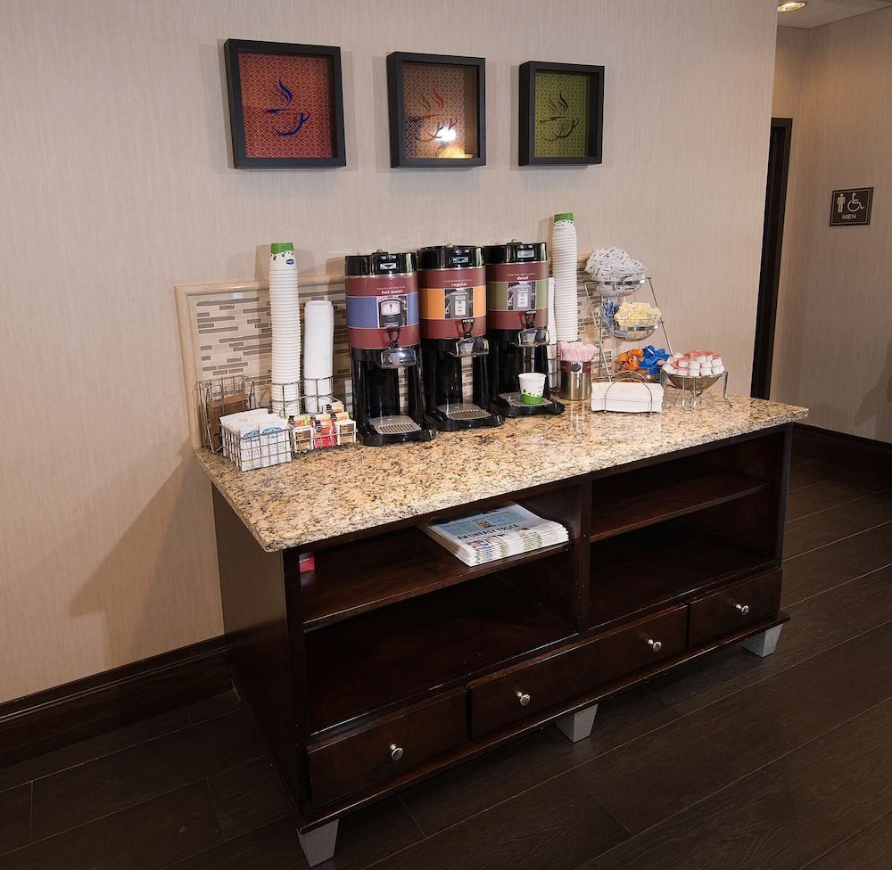 Hampton Inn Carlstadt At The Meadowlands - photo 28