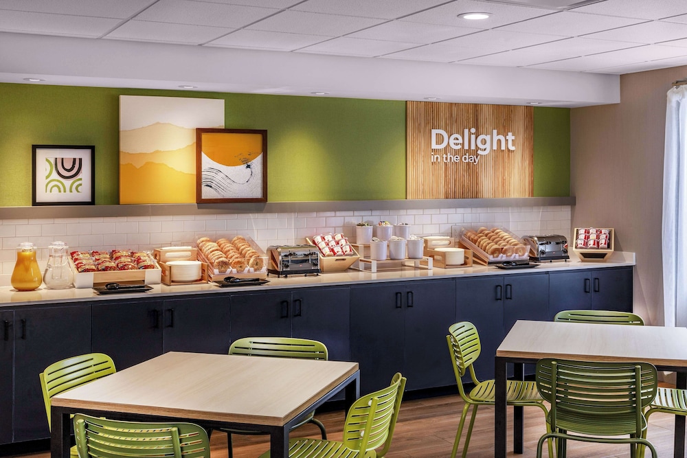 Spark by Hilton Denver International Airport - photo 25