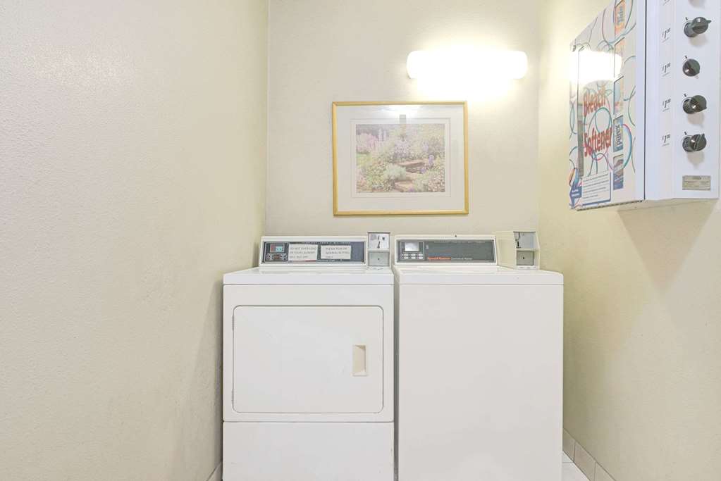 Super 8 by Wyndham Pontoon Beach IL St. Louis MO Area - photo 18
