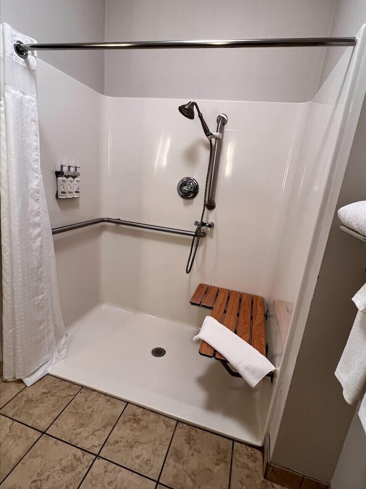 Holiday Inn Express Hotel & Suites Sparta by IHG - photo 30