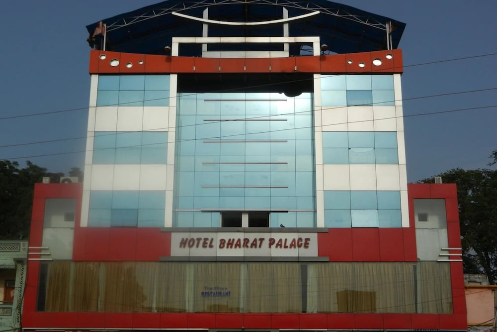 Hotel Bharat Palace — hotel in Neemuch