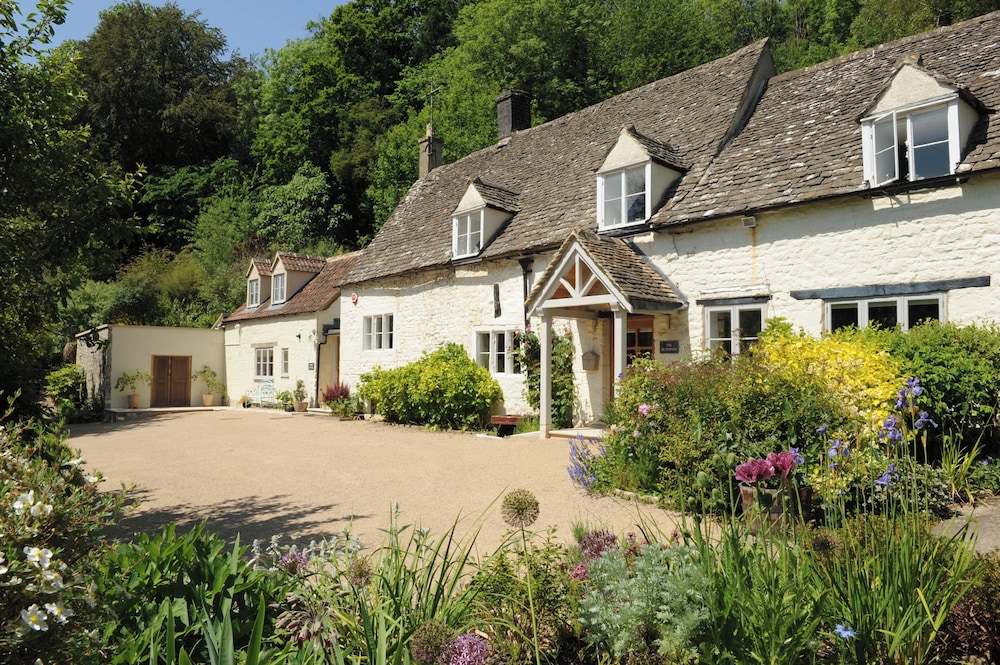 Spring Cottage — 4-Star Luxury Hotel in Stroud, United Kingdom