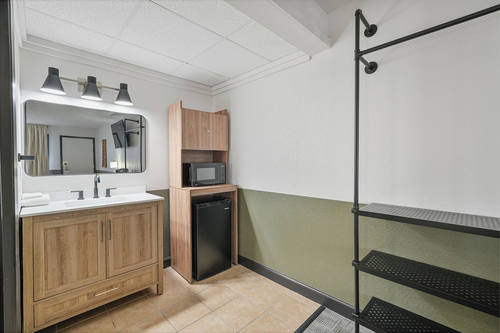 Tremont Lodge & Resort - photo 61