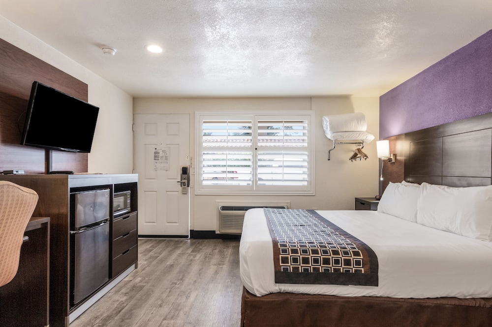 Rodeway Inn near Downtown Monterey - photo 10