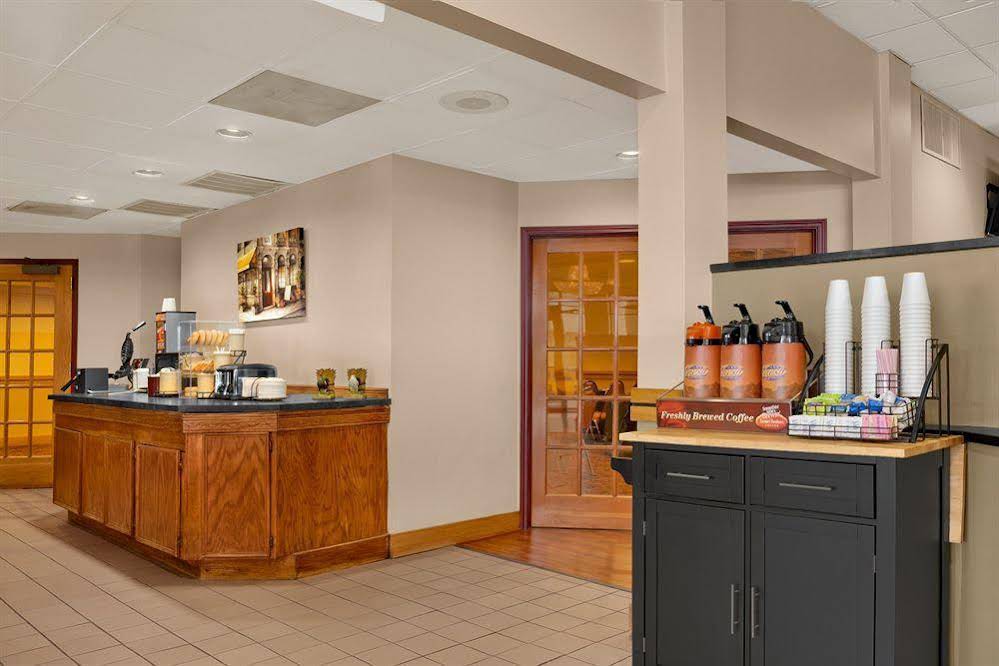 University Inn Austin North - photo 8