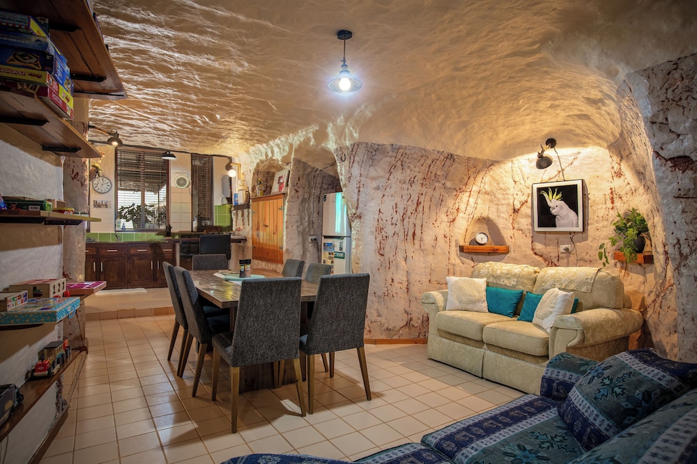 Di's Dugouts — hotel in Coober Pedy