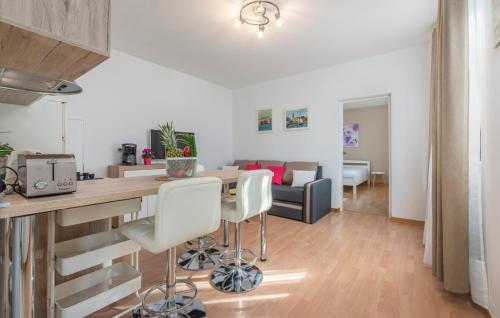 Apartment in Porec with terrace air conditioning WiFi washing machine — 4-Star Luxury Hotel in Porec, Croatia