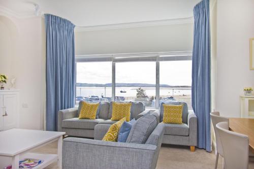 Beautiful Aberdovey Seafront Apartment 2 — 4-Star Luxury Hotel in Bangor, United Kingdom