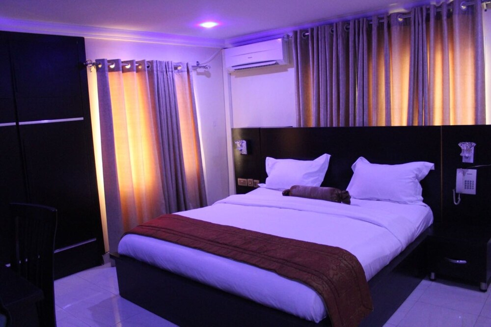 De Golden Quest Hotel