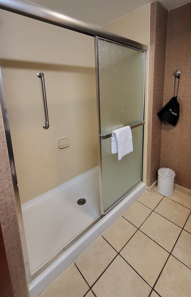 Hampton Inn & Suites Chesapeake Battlefield Blvd. - photo 29