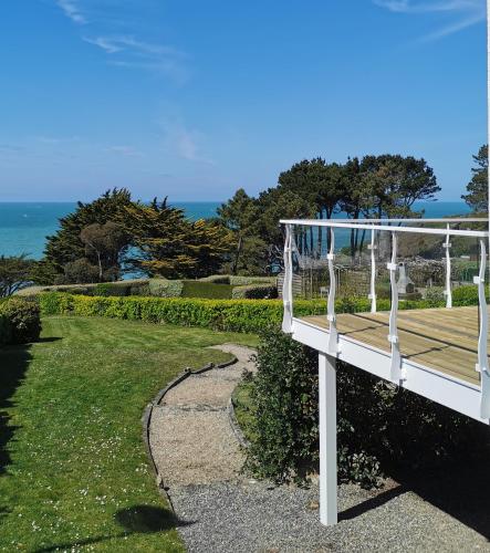 Ty Kerluz Vue Mer Et Plage a 80m in Locquirec, France