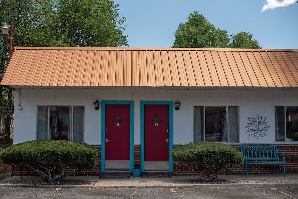 Circle R Motel - photo 55