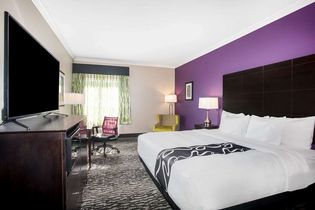 La Quinta Inn & Suites by Wyndham Columbus TX - photo 24