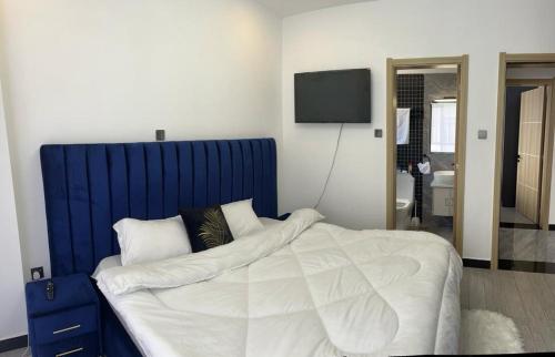 Executive living two bedroom apartment with swimming pool and well equipped gym with amazing city scenic views
