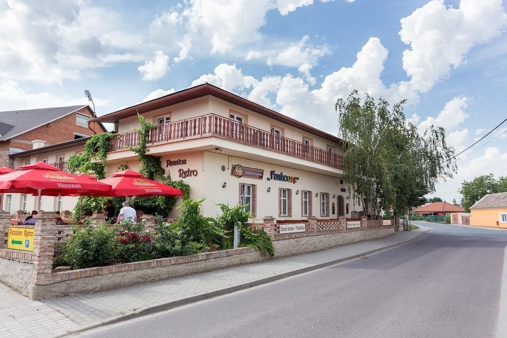 Penzion Retro — hotel in Vrbovec