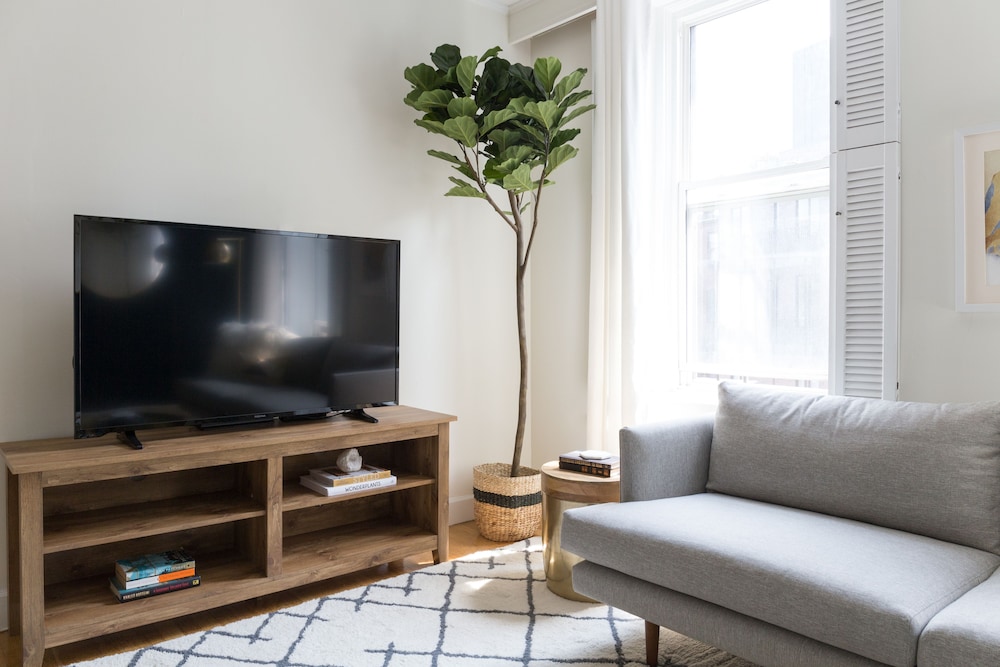 Classic 2BR in Back Bay by Sonder - photo 18