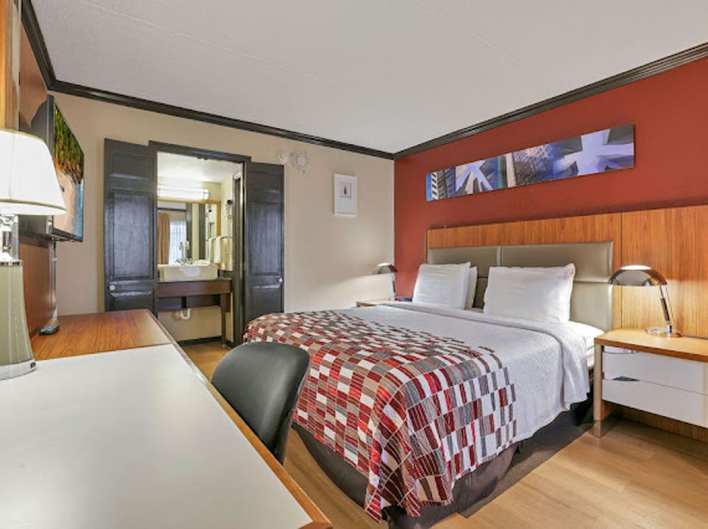 Red Roof Inn Uhrichsville - photo 16