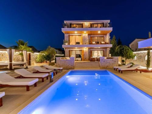 Villa in Pola a with Swimming Pool — 4-Star Luxury Hotel in Polaca, Croatia
