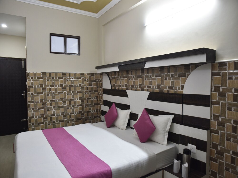 OYO 10155 Vijay International in Katra, India