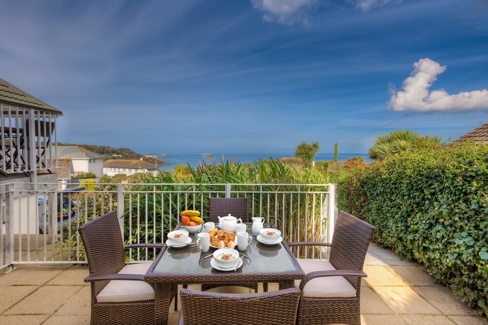 Godrevy Lighthouse View St Ives free parking near beach — 4-Star Luxury Hotel in St Ives, United Kingdom