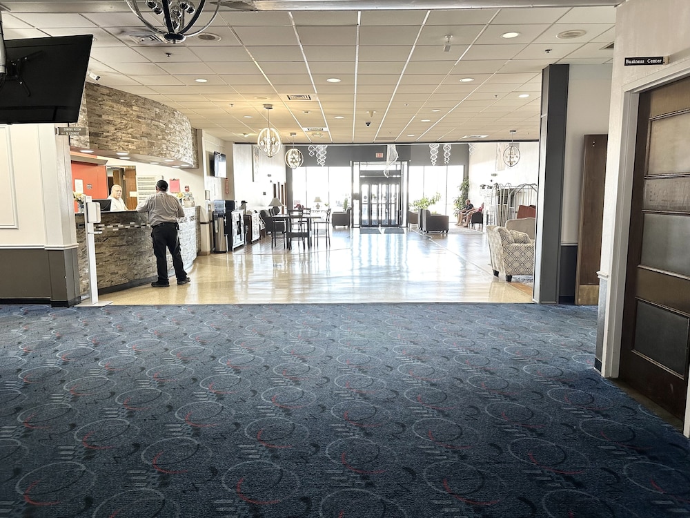 Ramada by Wyndham Cedar Rapids - photo 27