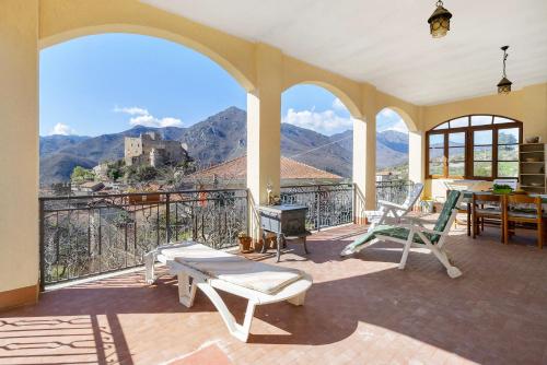 Panorama Medievale — 4-Star Luxury Hotel in Castelvecchio Di Rocca Barbena, Italy