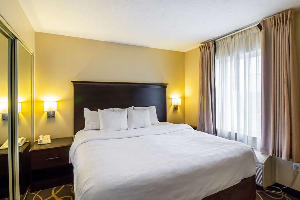 MainStay Suites Fargo I 94 Medical Center - photo 10