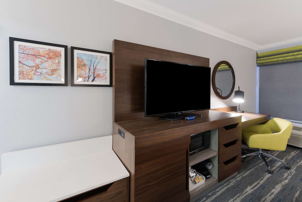 Hampton Inn & Suites Chicago Hoffman Estates - photo 19