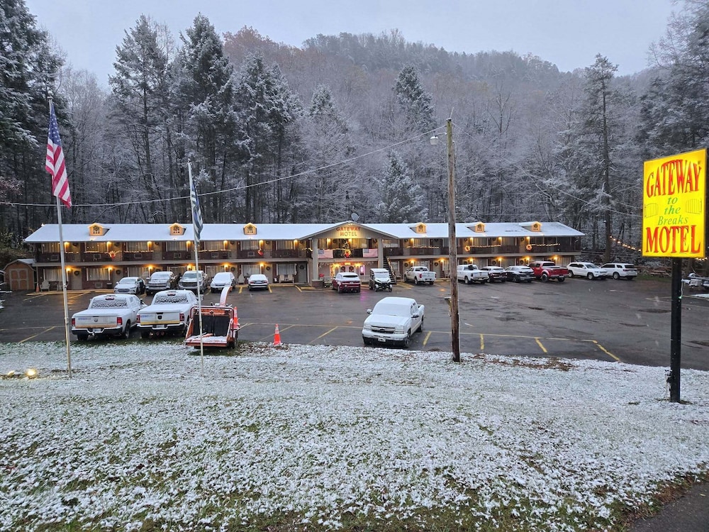 Gateway To The Breaks Motel — hotel in Virginia